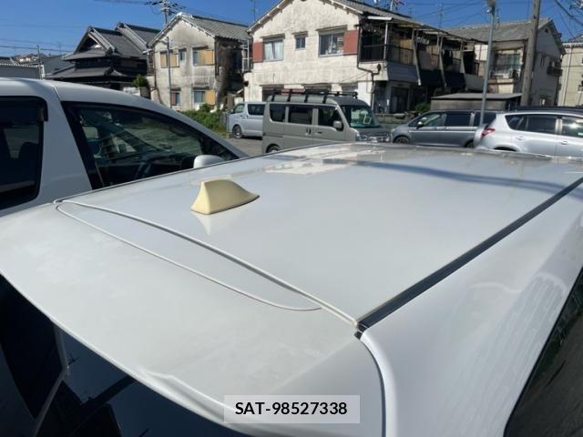 Toyota PRIUS ALPHA 2012-01 6911555-8