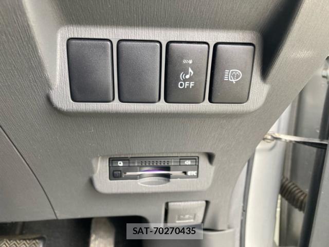 Toyota PRIUS ALPHA 2012-07 6911565-16