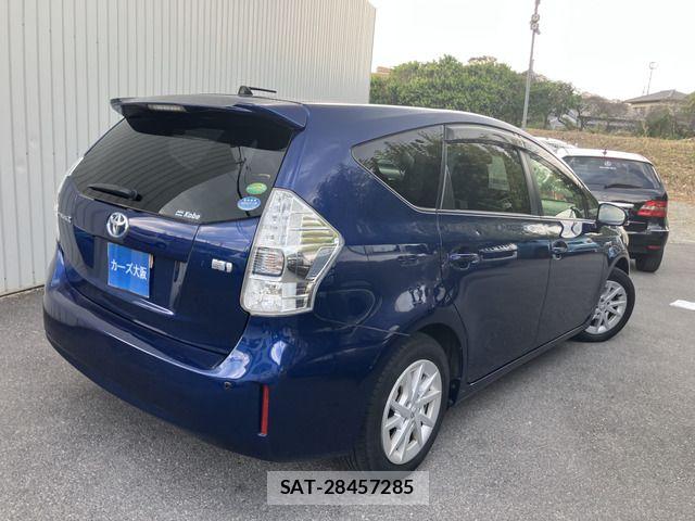 Toyota PRIUS ALPHA 2013-03 6902716-2