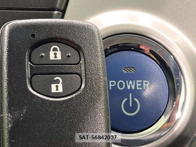 Toyota PRIUS ALPHA 2014-03 6911519-4