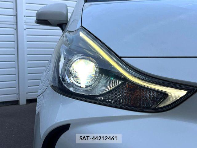 Toyota PRIUS ALPHA 2017-02 6911515-15