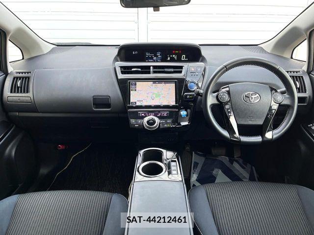 Toyota PRIUS ALPHA 2017-02 6911515-1