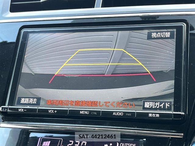 Toyota PRIUS ALPHA 2017-02 6911515-3