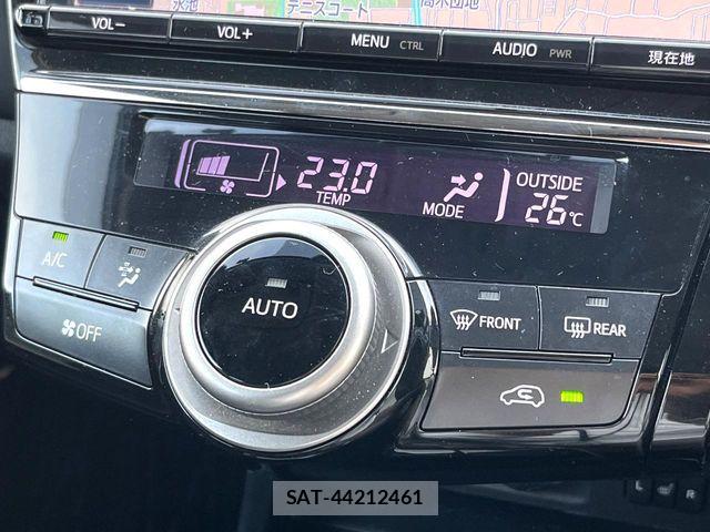 Toyota PRIUS ALPHA 2017-02 6911515-7