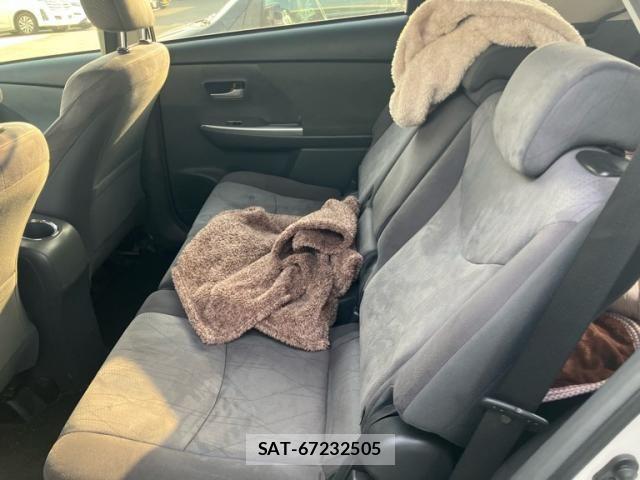 Toyota PRIUS ALPHA 2011-06 6911552-9