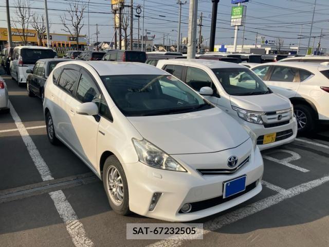 Toyota PRIUS ALPHA 2011-06 6911552-1