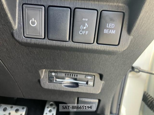 Toyota PRIUS ALPHA 2018-11 6903404-18