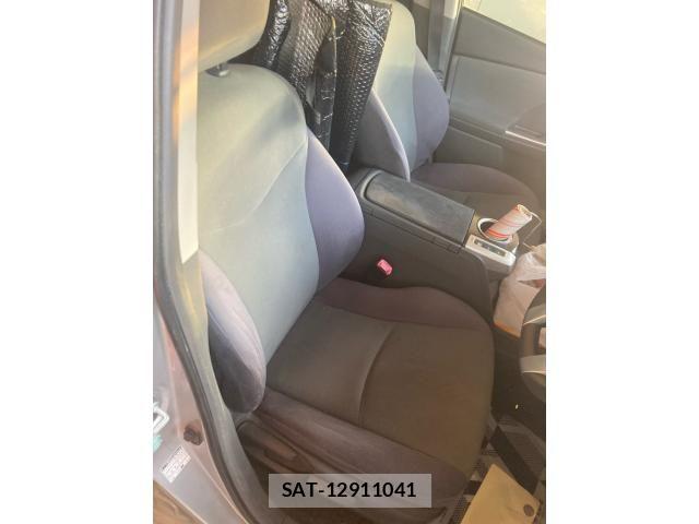 Toyota PRIUS ALPHA 2012-10 6997453-15