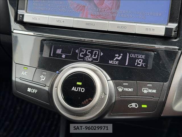 Toyota PRIUS ALPHA 2015-12 7060328-12