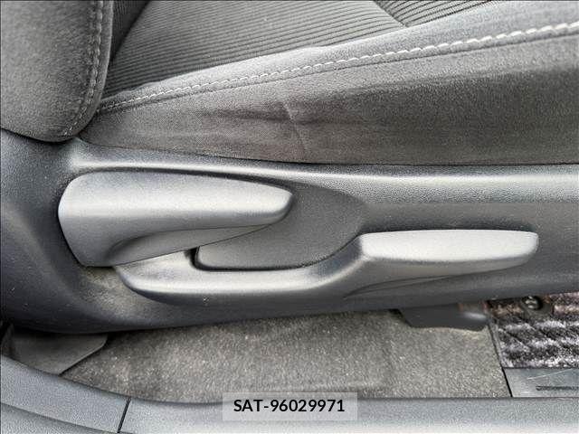 Toyota PRIUS ALPHA 2015-12 7060328-16