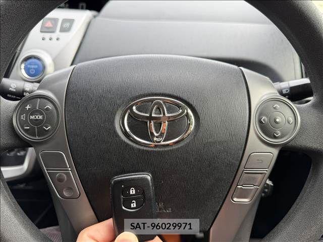 Toyota PRIUS ALPHA 2015-12 7060328-17