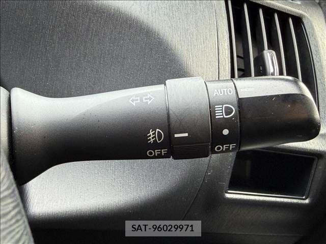 Toyota PRIUS ALPHA 2015-12 7060328-26