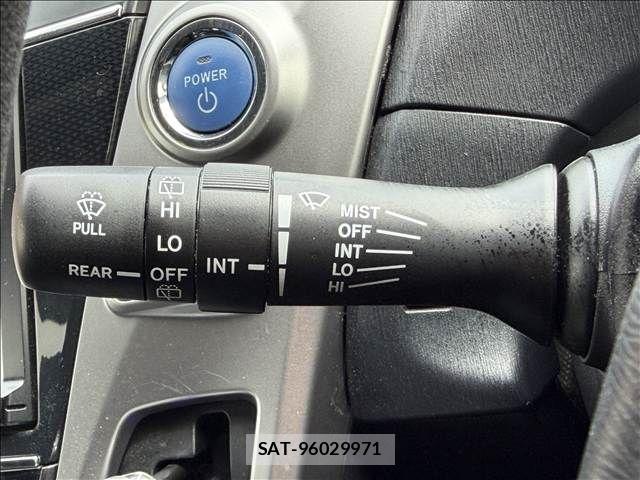 Toyota PRIUS ALPHA 2015-12 7060328-27