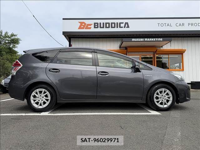 Toyota PRIUS ALPHA 2015-12 7060328-6