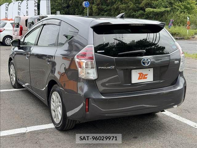 Toyota PRIUS ALPHA 2015-12 7060328-7