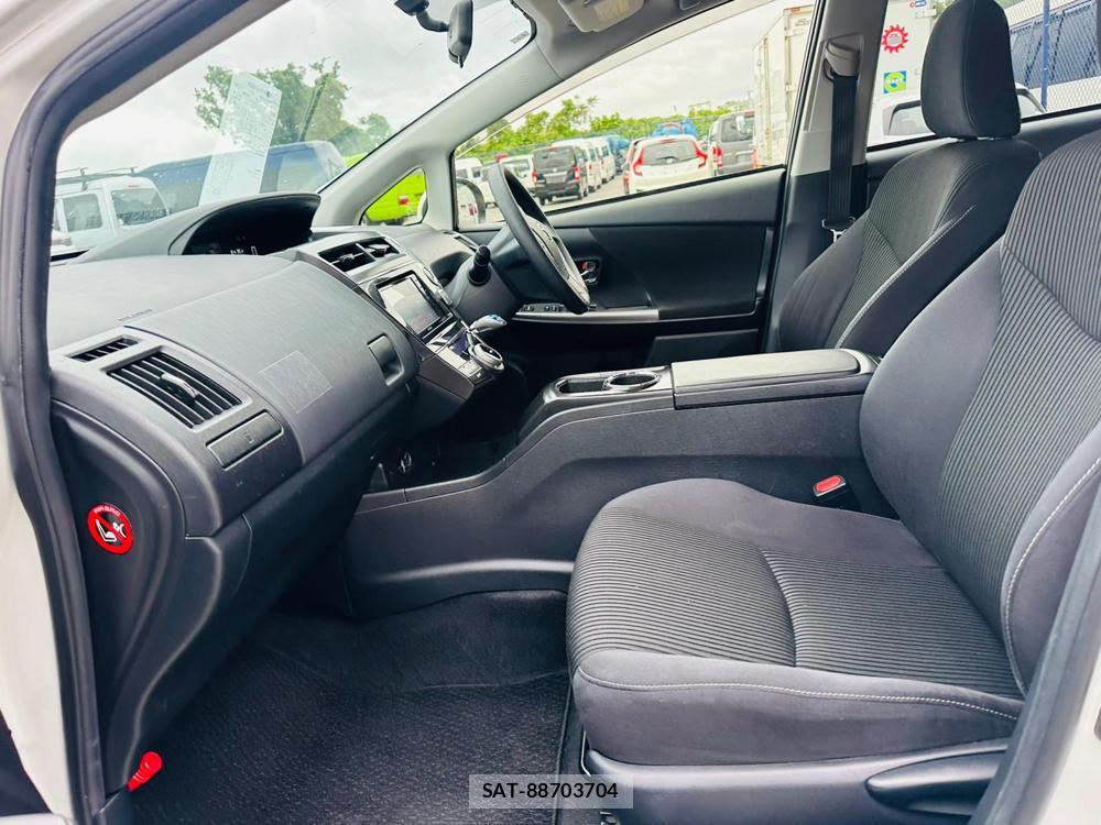 Toyota PRIUS ALPHA 2016 6904587-10