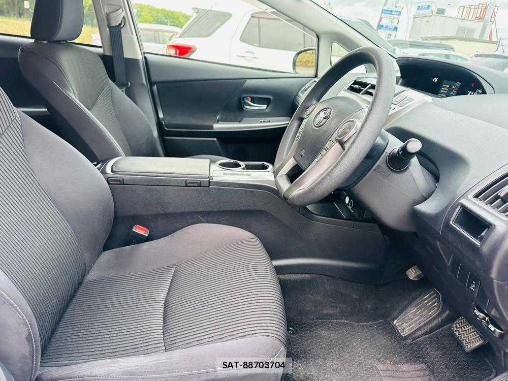 Toyota PRIUS ALPHA 2016 6904587-11