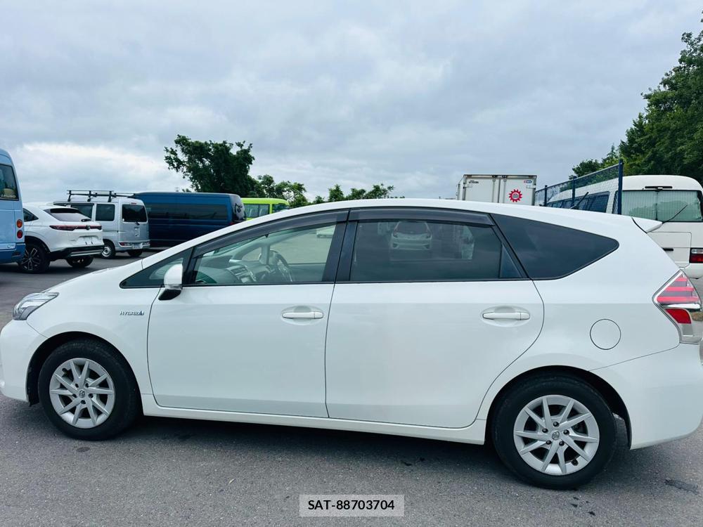 Toyota PRIUS ALPHA 2016 6904587-1