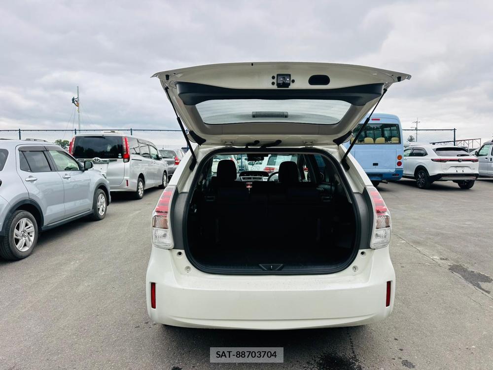 Toyota PRIUS ALPHA 2016 6904587-24