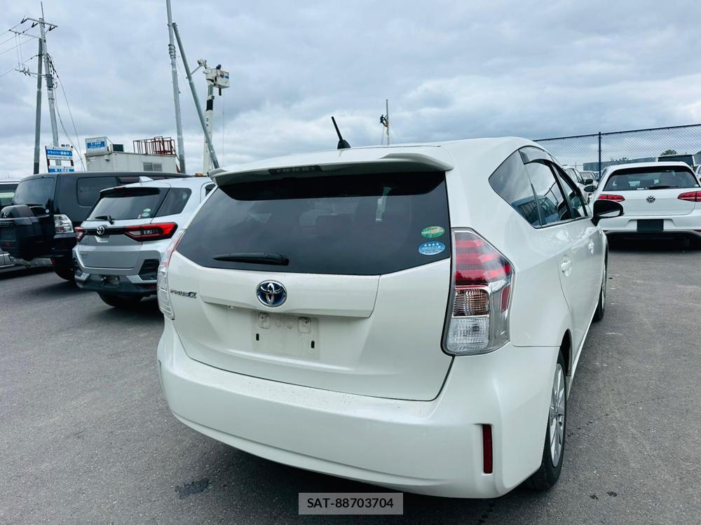 Toyota PRIUS ALPHA 2016 6904587-4