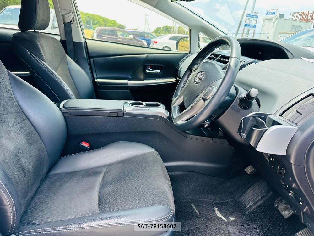 Toyota PRIUS ALPHA 2015-06 7051636-11