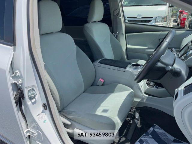 Toyota PRIUS ALPHA 2012-08 7060330-9