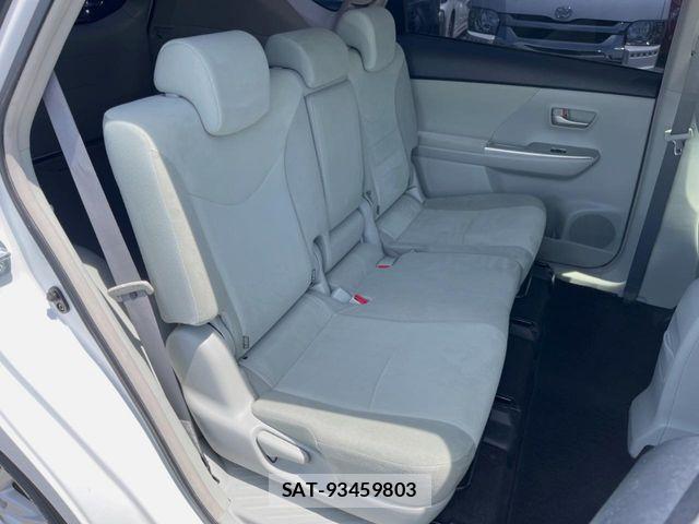 Toyota PRIUS ALPHA 2012-08 7060330-10