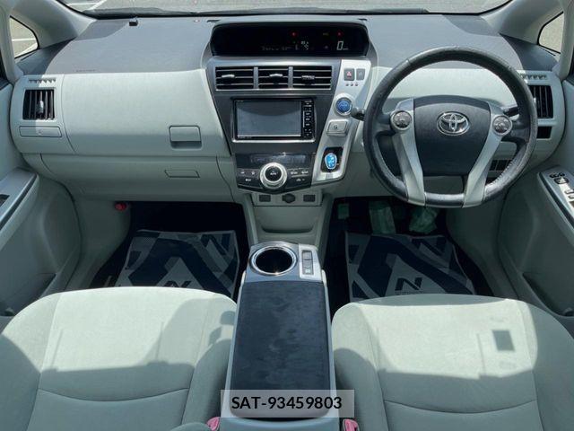 Toyota PRIUS ALPHA 2012-08 7060330-1