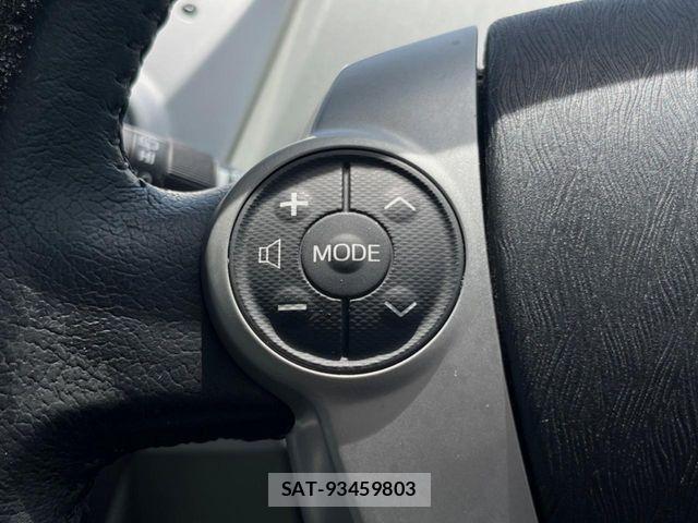 Toyota PRIUS ALPHA 2012-08 7060330-3