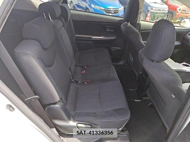 Toyota PRIUS ALPHA 2016-01 7223904-21