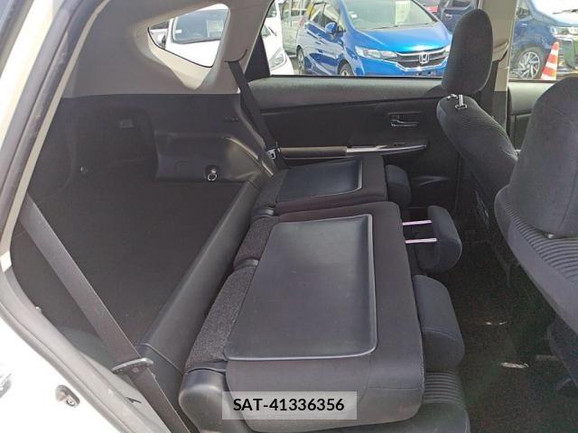 Toyota PRIUS ALPHA 2016-01 7223904-22