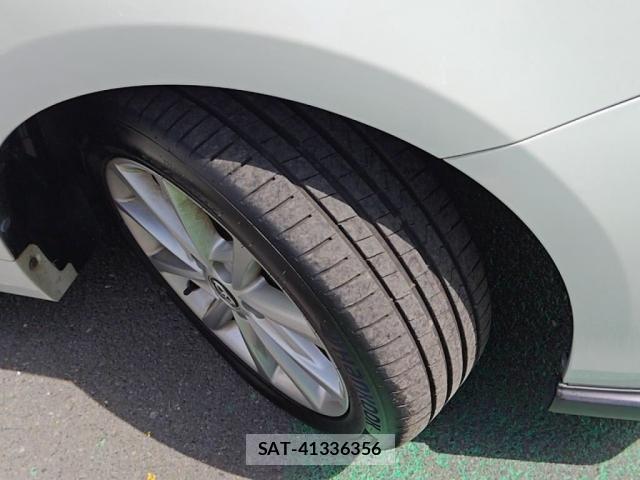 Toyota PRIUS ALPHA 2016-01 7223904-26