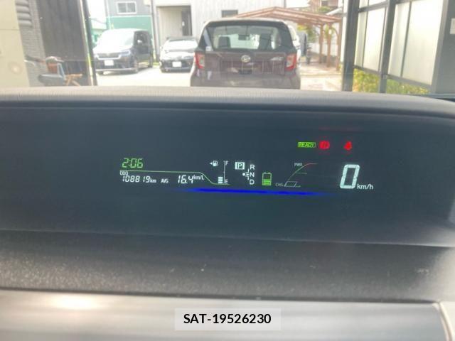 Toyota PRIUS ALPHA 2012-08 7223899-16