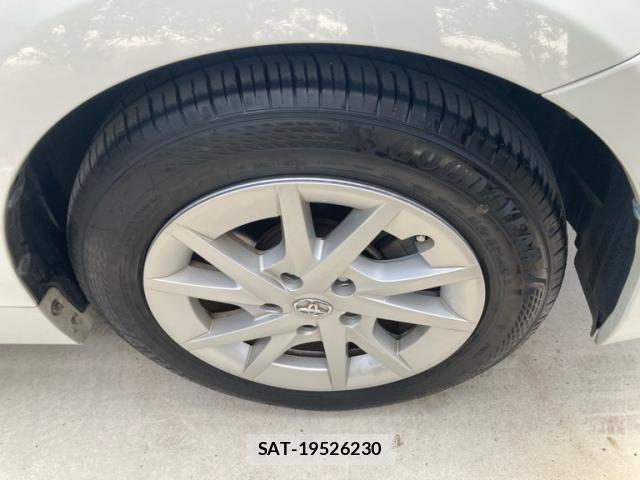 Toyota PRIUS ALPHA 2012-08 7223899-26