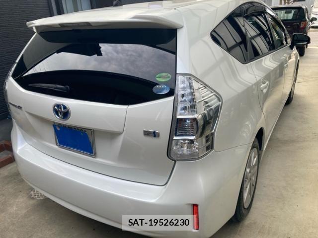 Toyota PRIUS ALPHA 2012-08 7223899-2