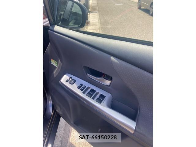 Toyota PRIUS ALPHA 2013-04 7215554-13