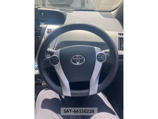 Toyota PRIUS ALPHA 2013-04 7215554-19
