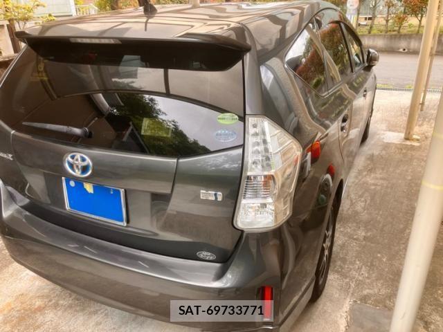 Toyota PRIUS ALPHA 2014-01 7223901-9