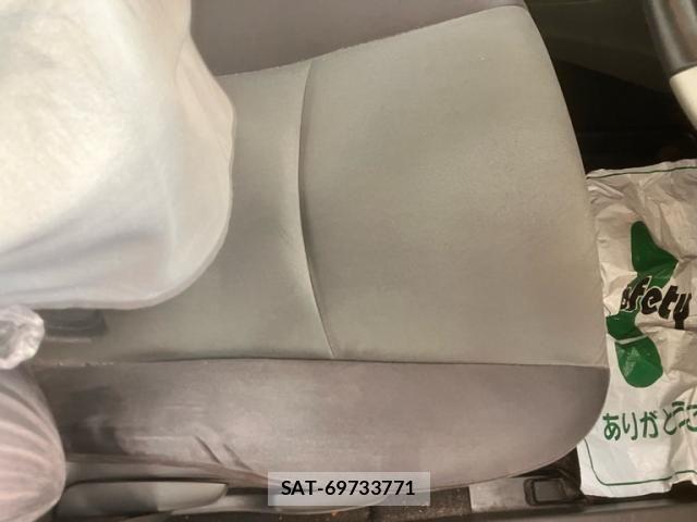 Toyota PRIUS ALPHA 2014-01 7223901-8