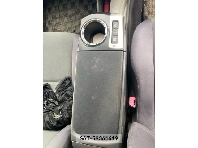 Toyota PRIUS ALPHA 2011-09 7223886-20