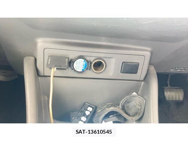 Toyota PRIUS ALPHA 2012-03 7223890-19