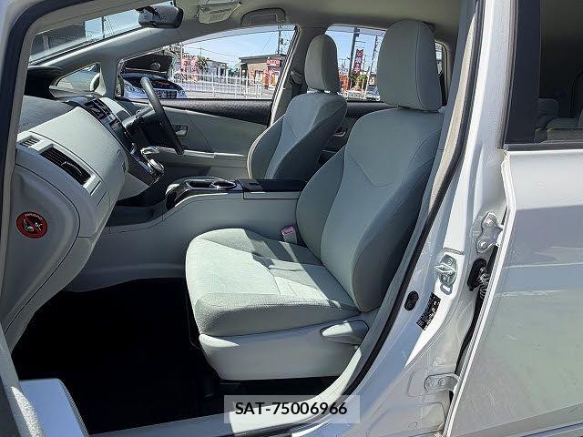 Toyota PRIUS ALPHA 2014-01 7215944-9