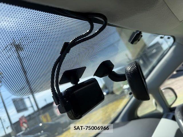 Toyota PRIUS ALPHA 2014-01 7215944-17
