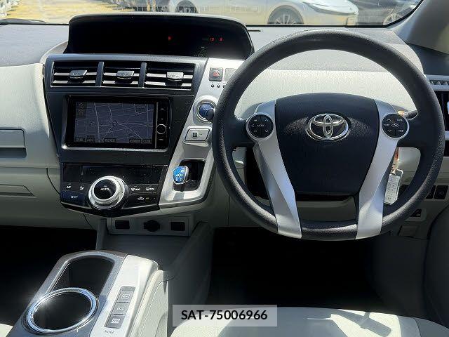 Toyota PRIUS ALPHA 2014-01 7215944-1