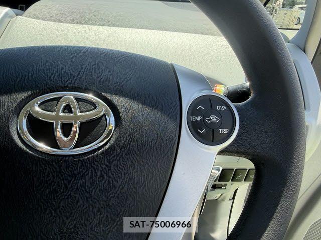 Toyota PRIUS ALPHA 2014-01 7215944-19