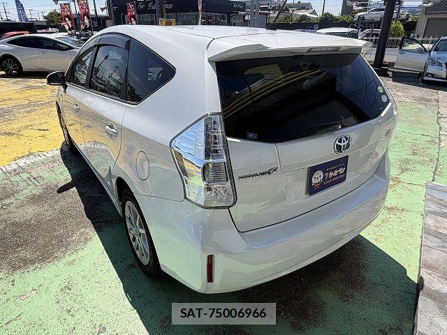 Toyota PRIUS ALPHA 2014-01 7215944-2