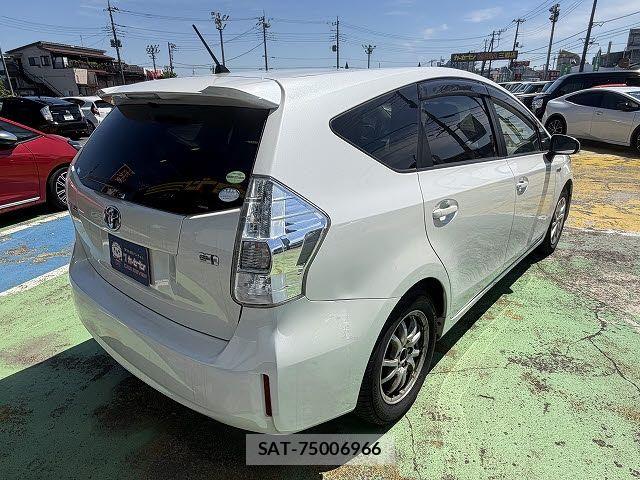 Toyota PRIUS ALPHA 2014-01 7215944-3