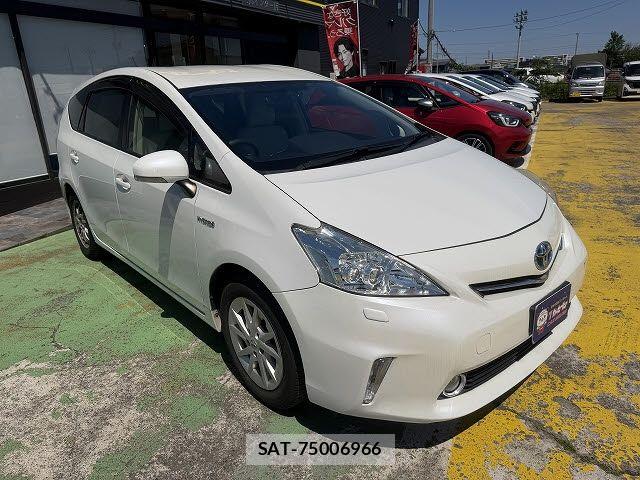 Toyota PRIUS ALPHA 2014-01 7215944-4