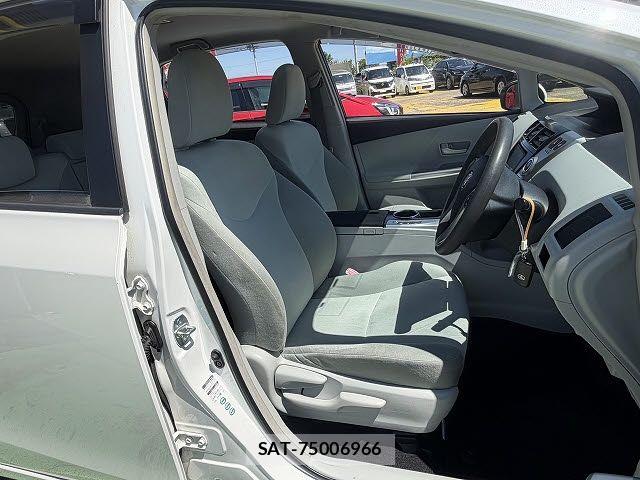 Toyota PRIUS ALPHA 2014-01 7215944-8