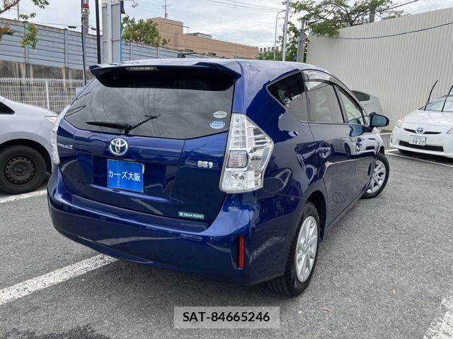 Toyota PRIUS ALPHA 2011-08 7216153-2